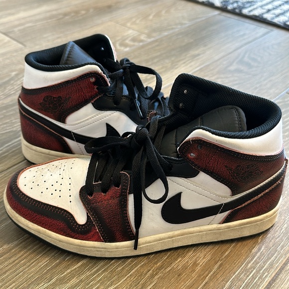 Nike Air Jordan 1 Mid SE - Picture 8 of 9